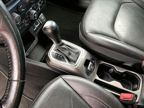 Used 2018 Jeep Renegade Limited w/ Advanced Technology Group image 17