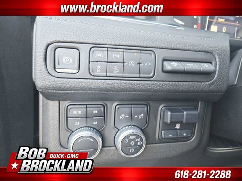 Used 2021 GMC Yukon Denali w/ Denali Ultimate Package AWD/4WD image 39