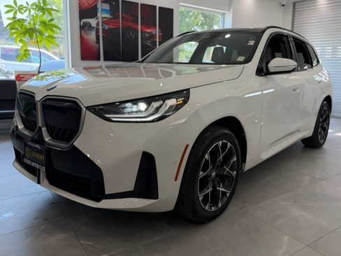Used 2025 BMW X3 xDrive30i w/ Premium Package AWD/4WD image 3