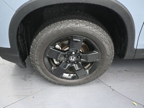 Used 2025 Honda Ridgeline Black Edition image 9
