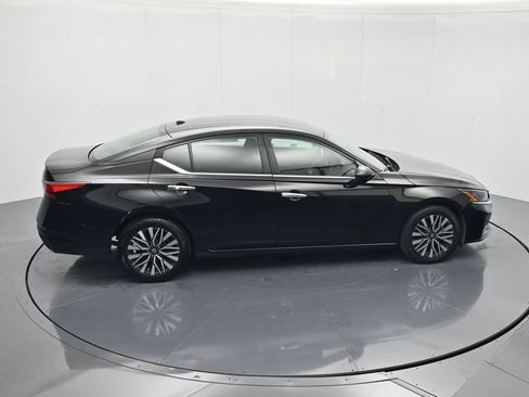 Certified 2024 Nissan Altima 2.5 SV FWD image 31
