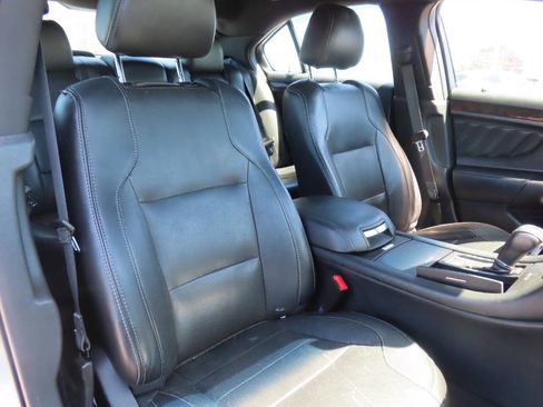 Used 2015 Ford Taurus Limited FWD image 41