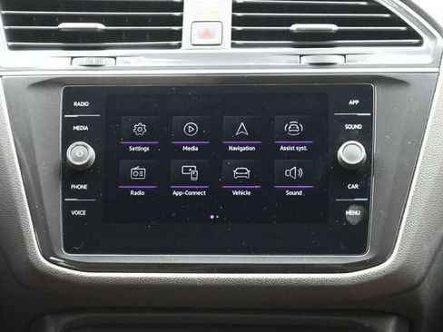 Used 2022 Volkswagen Tiguan SE R-Line FWD image 21