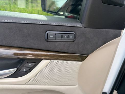 Used 2018 Cadillac Escalade Luxury AWD/4WD image 13