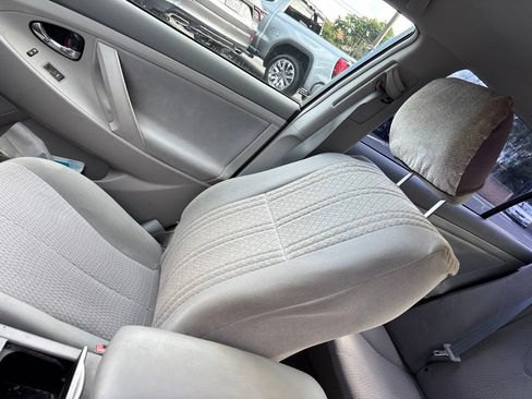 Used 2011 Toyota Camry LE FWD image 15