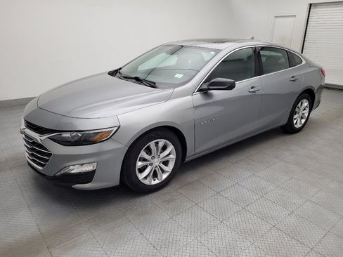 Used 2024 Chevrolet Malibu LT FWD image 2