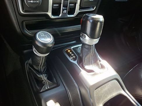 Used 2021 Jeep Wrangler Unlimited Sahara AWD/4WD image 18