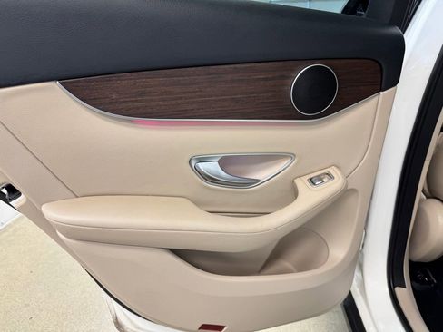 Used 2021 Mercedes-Benz GLC 300 image 17