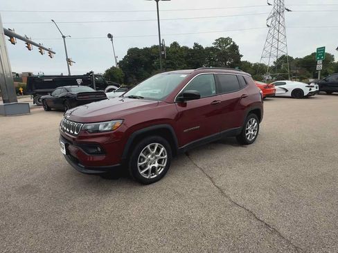 Used 2022 Jeep Compass Latitude w/ Sun and Sound Group AWD/4WD image 4