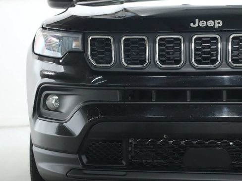 Used 2024 Jeep Compass Latitude AWD/4WD image 7