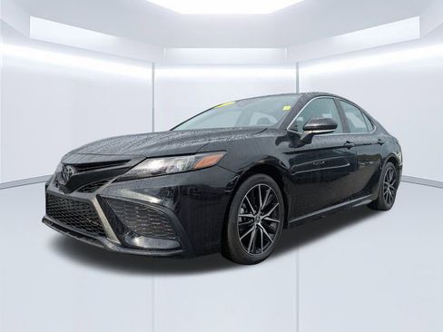 Used 2024 Toyota Camry SE image 8