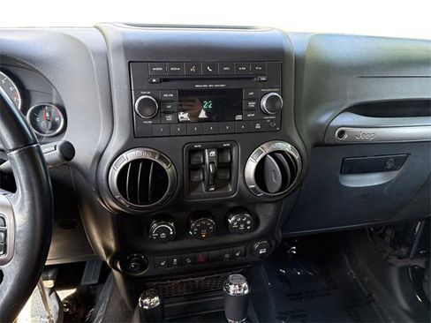 Used 2018 Jeep Wrangler Unlimited Sahara image 14