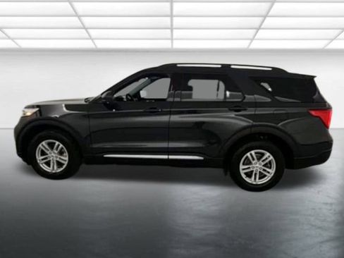 Used 2023 Ford Explorer XLT w/ Equipment Group 202A image 5