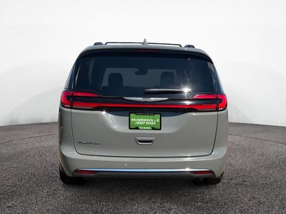 Used 2022 Chrysler Pacifica Touring-L