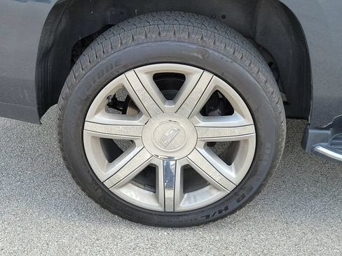 Used 2020 Cadillac Escalade Luxury AWD/4WD image 7