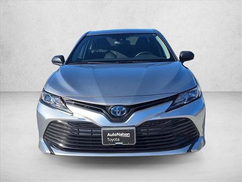 Used 2019 Toyota Camry LE image 2