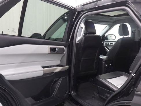 Used 2023 Ford Explorer XLT w/ Equipment Group 202A AWD/4WD image 14