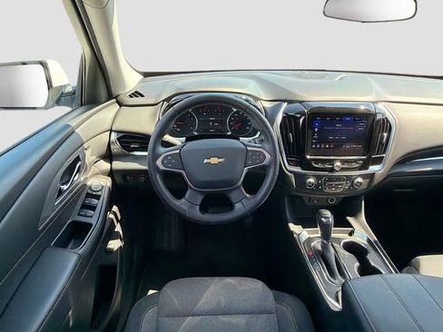 Used 2020 Chevrolet Traverse LT image 17