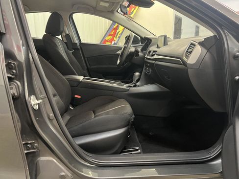 Used 2018 MAZDA MAZDA3 Sport w/ Preferred Equipment Package image 27