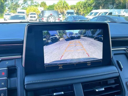 Used 2023 GMC Yukon SLT RWD image 14