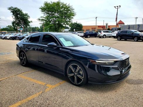 Used 2025 Honda Accord Sport image 3