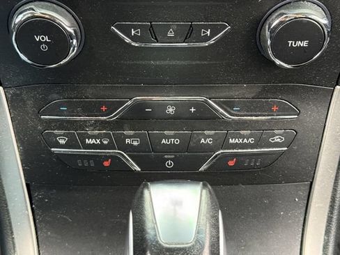 Used 2015 Ford Edge SEL w/ Equipment Group 201A AWD/4WD image 29