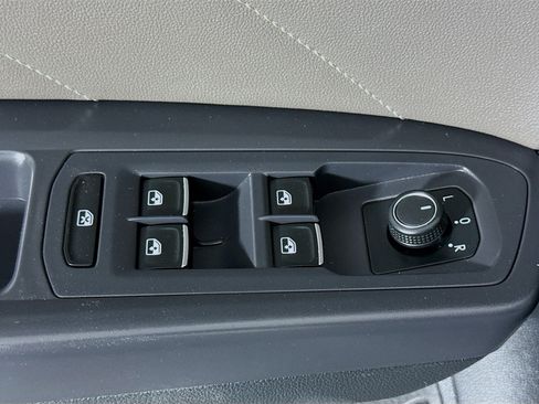Used 2021 Volkswagen Atlas Cross Sport SE w/ Panoramic Sunroof Package AWD/4WD image 24