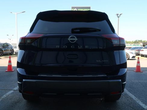 Used 2024 Nissan Rogue SL AWD/4WD image 9