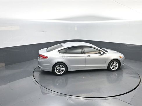 Used 2018 Ford Fusion SE w/ Fusion SE Technology Package image 25