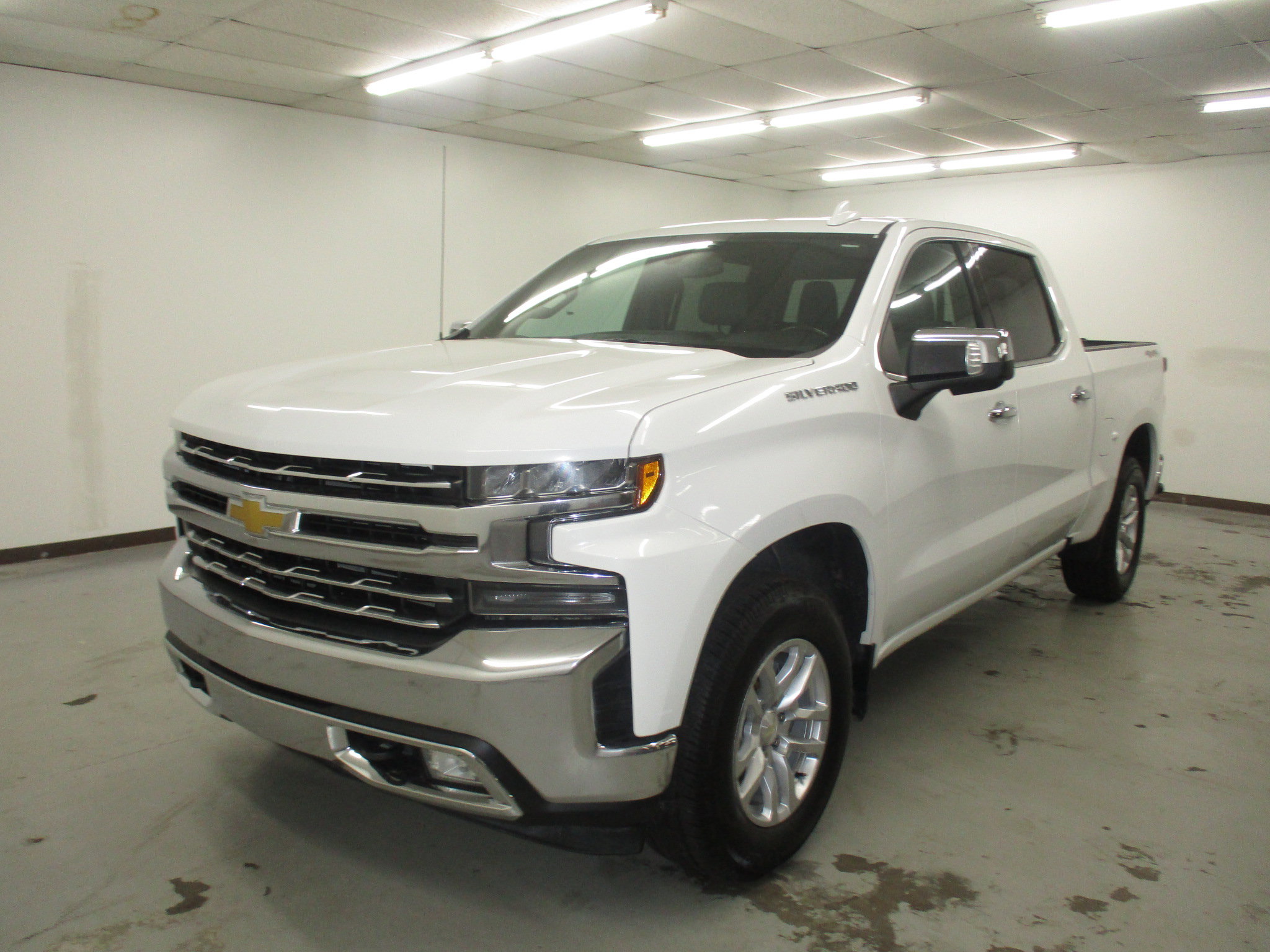 Used 2020 Chevrolet Silverado 1500 LTZ w/ LTZ Convenience Package AWD/4WD image 1