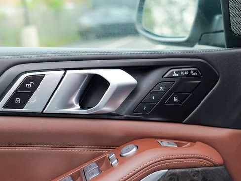 Used 2023 BMW X7 xDrive40i w/ Premium Package AWD/4WD image 17