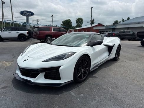 Used 2025 Chevrolet Corvette Z06 RWD image 3