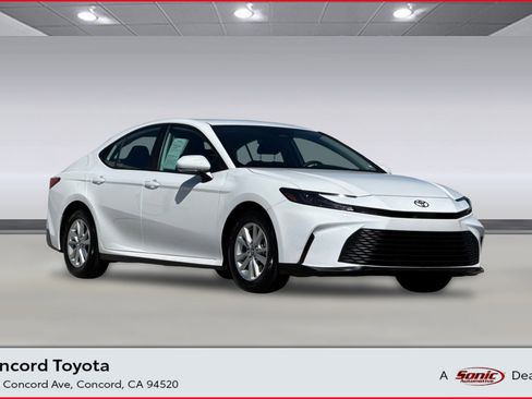 Used 2025 Toyota Camry LE image 1
