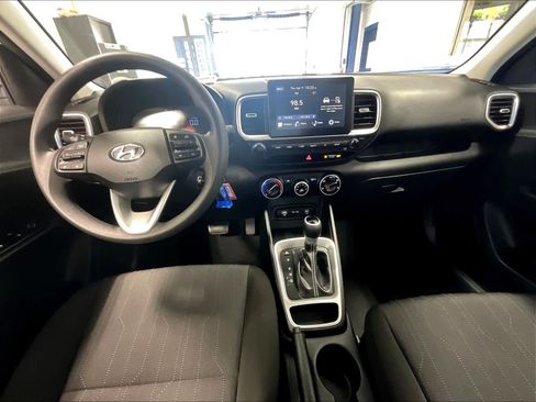 Used 2025 Hyundai Venue SE image 21