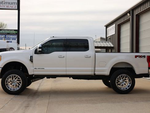 Used 2017 Ford F250 Lariat w/ Chrome Package image 7