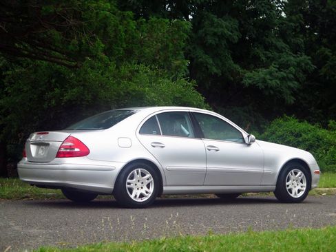 Used 2003 Mercedes-Benz E 320 Sedan image 4