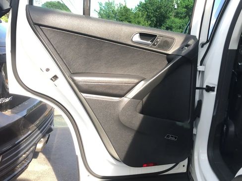 Used 2015 Volkswagen Tiguan SEL image 14