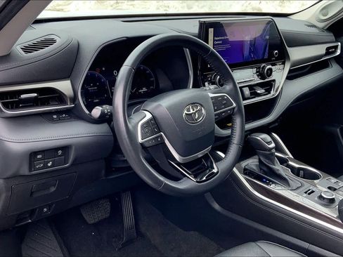 Used 2023 Toyota Highlander Limited AWD/4WD image 16
