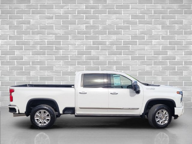 Certified 2024 Chevrolet Silverado 2500 High Country w/ High Country Premium Package AWD/4WD image 4