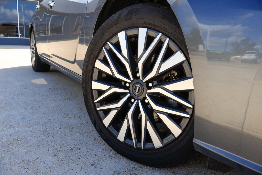 Used 2024 Nissan Altima 2.5 SV FWD image 26