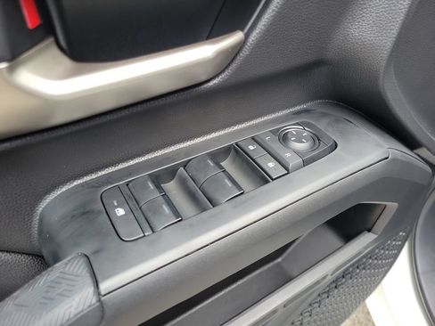 Used 2025 Toyota Tacoma TRD Off-Road AWD/4WD image 15