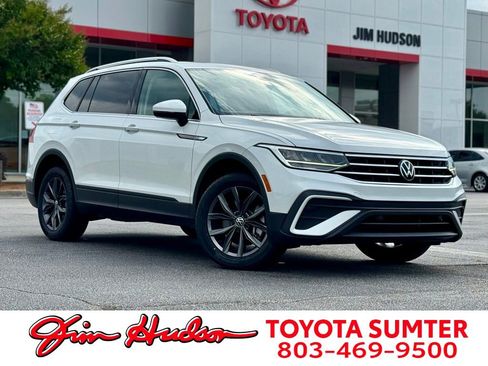 Used 2023 Volkswagen Tiguan SE w/ Panoramic Sunroof Package FWD image 1