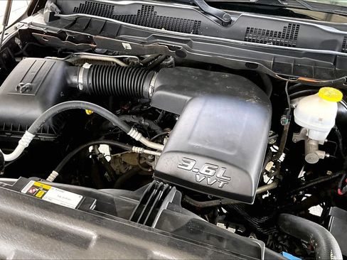 Used 2022 RAM 1500 Classic SLT RWD image 28