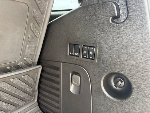 Used 2018 Cadillac Escalade Premium Luxury AWD/4WD image 27