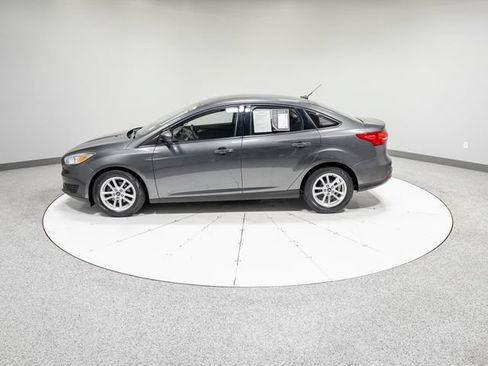 Used 2018 Ford Focus SE FWD image 32