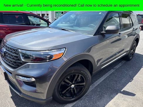Used 2023 Ford Explorer XLT w/ Equipment Group 202A AWD/4WD image 2
