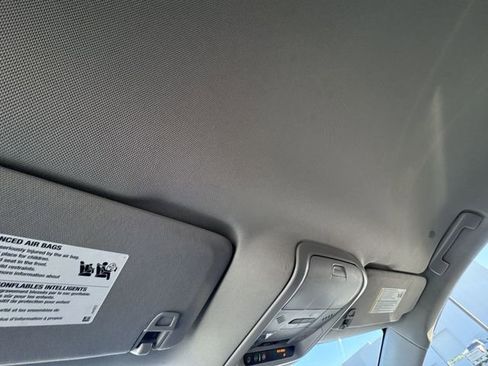 Used 2020 Buick Enclave Essence image 19