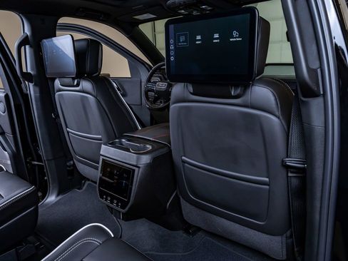 Used 2026 GMC Yukon AT4 Ultimate AWD/4WD image 32