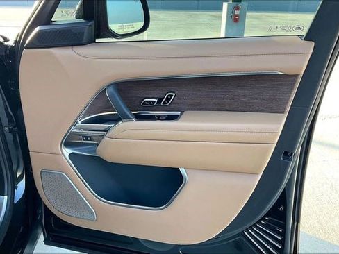 Used 2025 Land Rover Range Rover Long Wheelbase Autobiography image 29