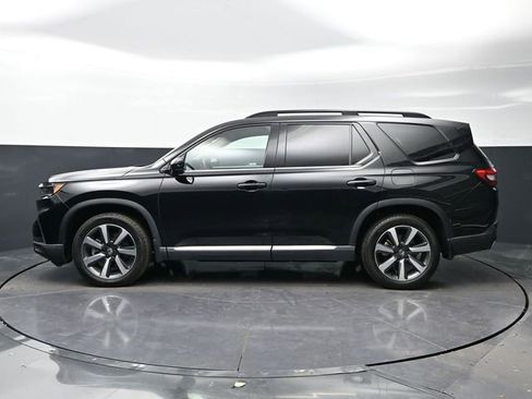 Certified 2025 Honda Pilot Touring image 8
